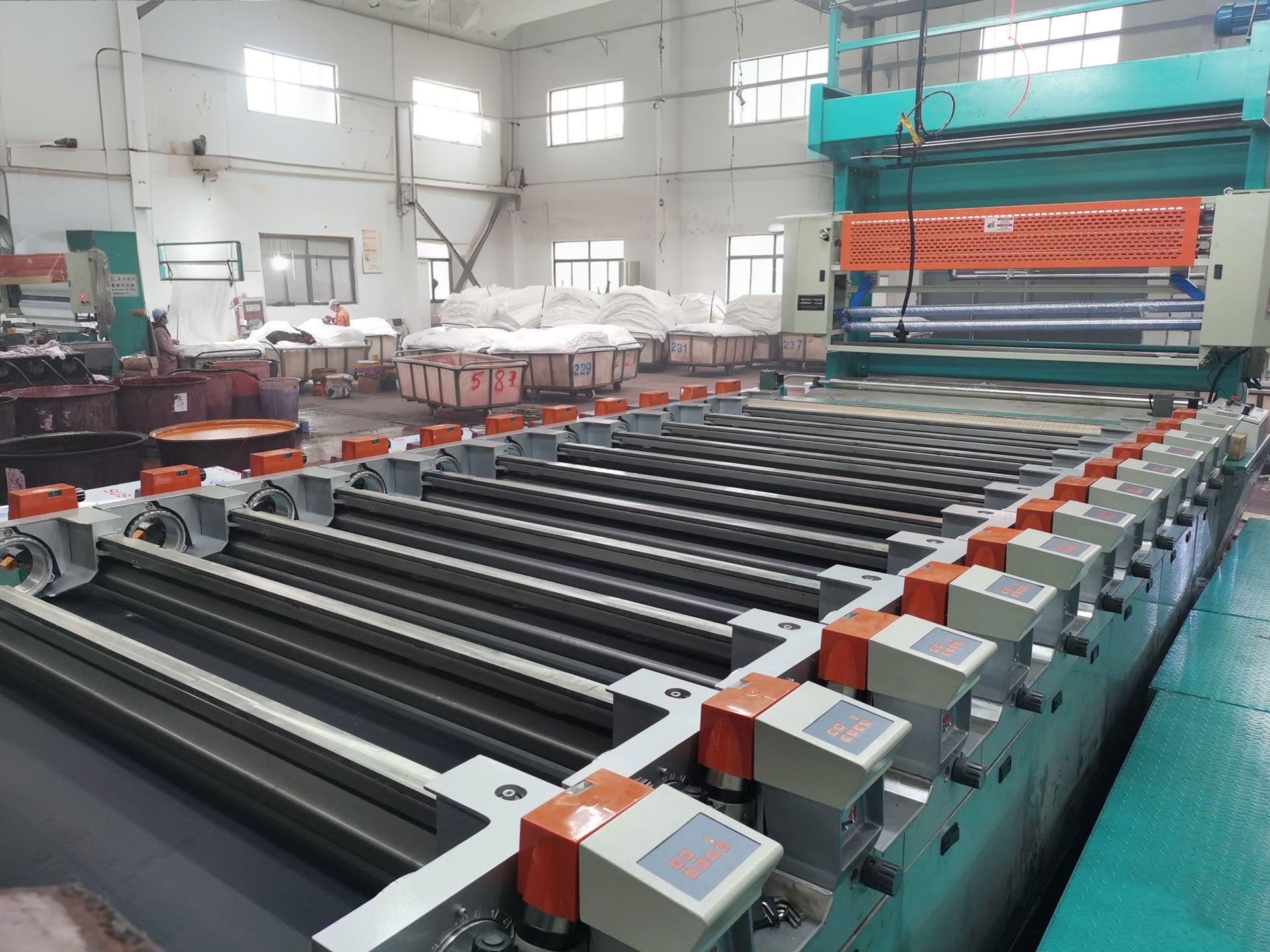 Closed scraper rotary screen printing machine