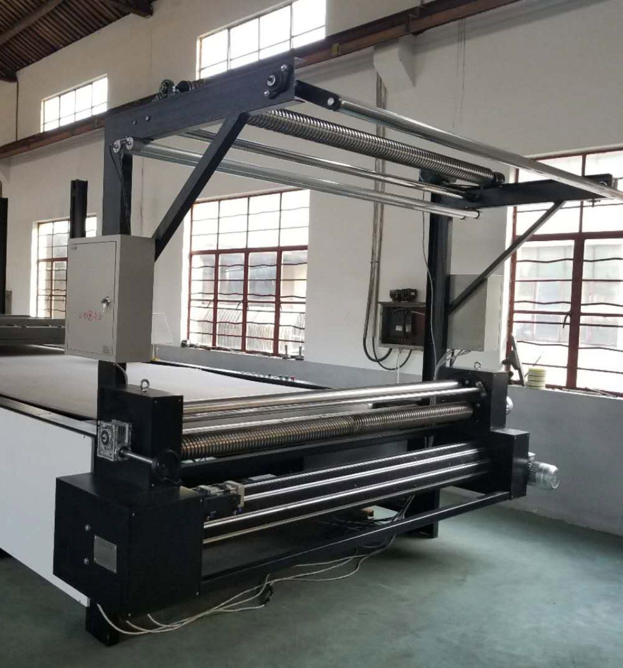 Constant tension feeder
