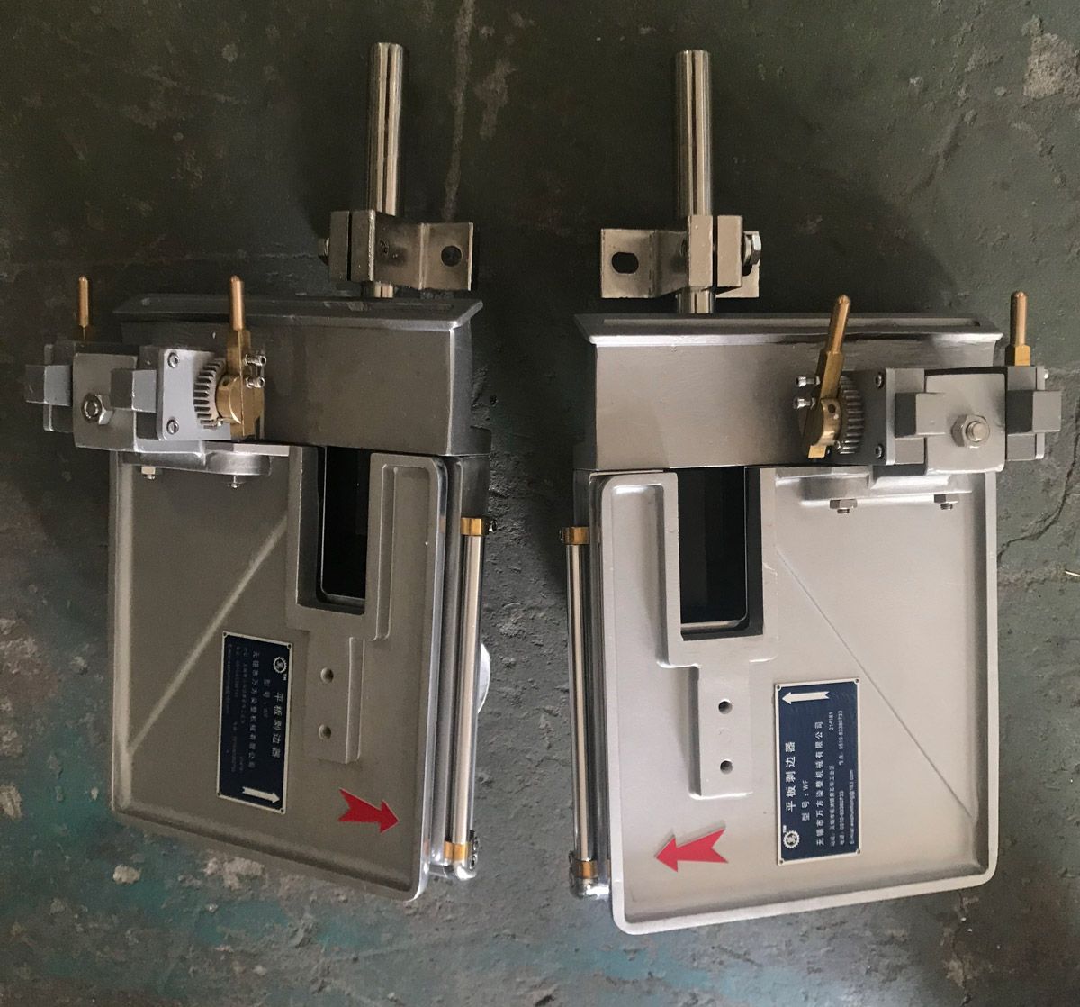 Double-sided edge blowing machine